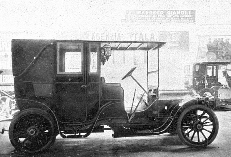 zobrazit detail historického snímku: Automobil papežův.